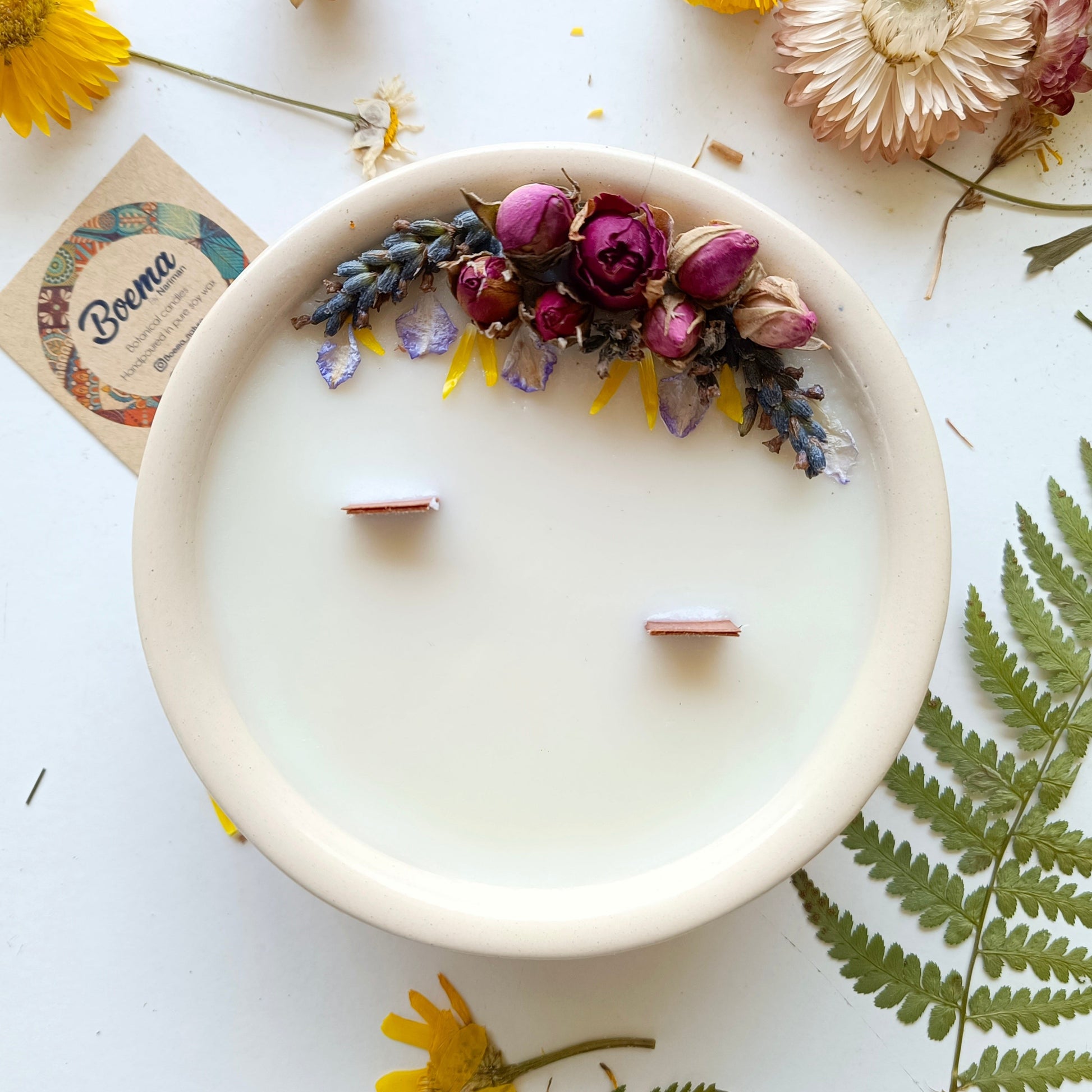 pottery scented candle in soy wax and pressed flowers